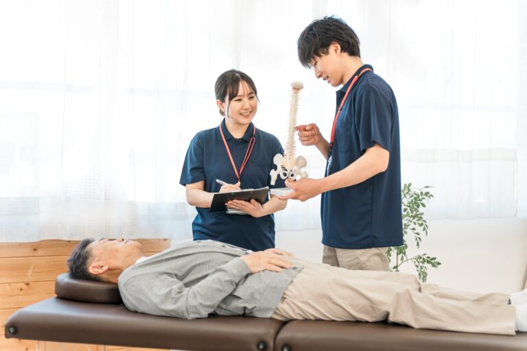 「肩こり・腰痛の原因かも？姿勢が悪いことで起こる身体の変化」